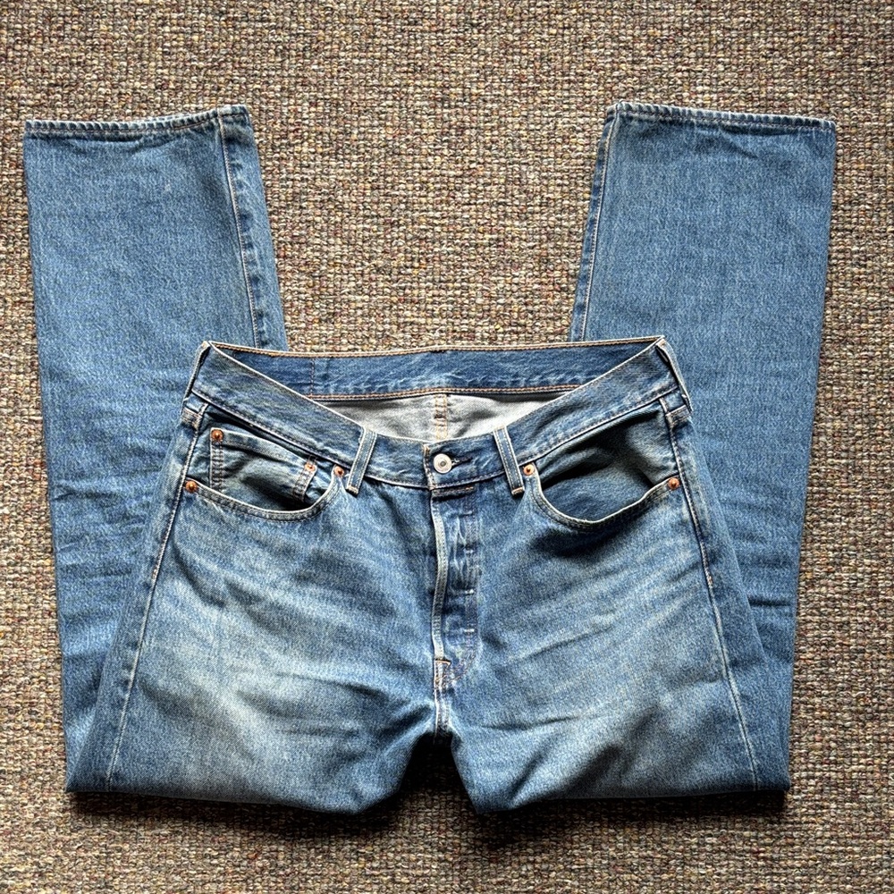 Levi’s 501 100% cotton jeans medium blue 33x30 button fly